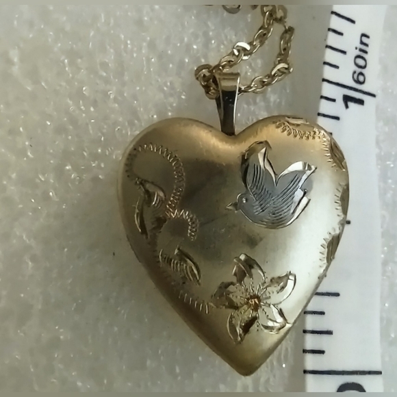 Gold Vintage Locket Photo Pendant w/ Floral Dove Motif - Picture 13 of 13